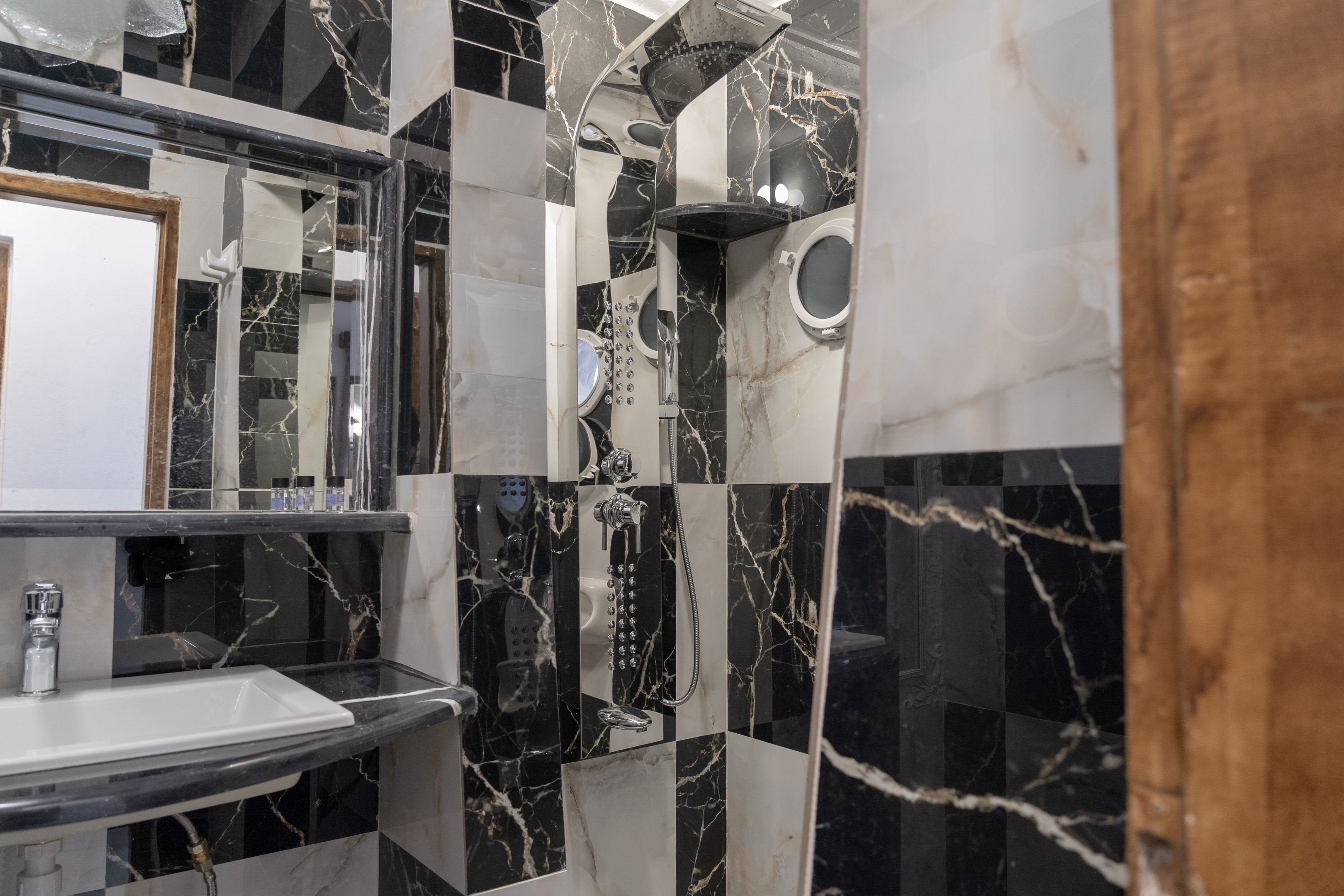 Family apartment with garden view (ground floor)