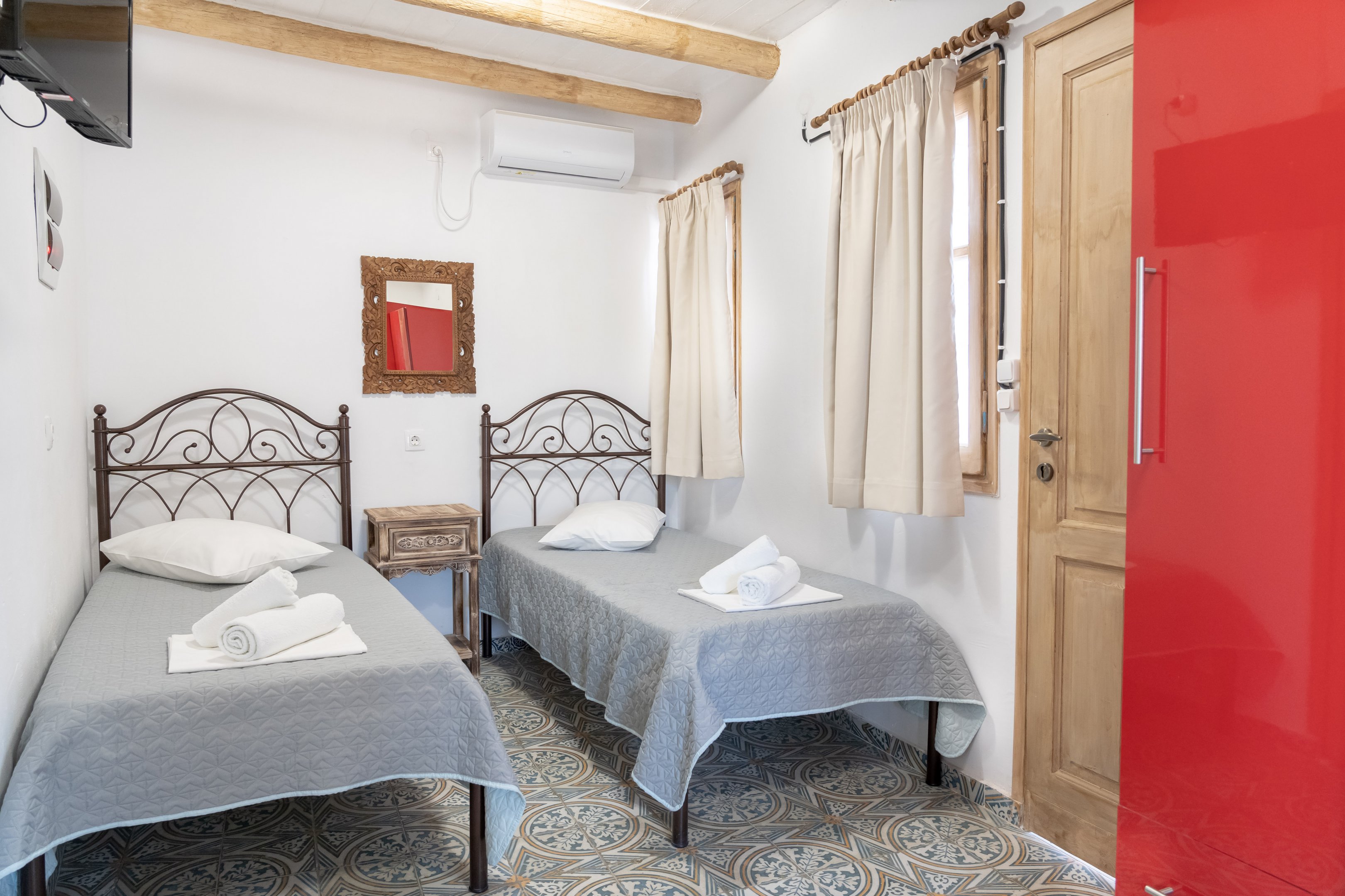 Family room with garden view (ground floor)